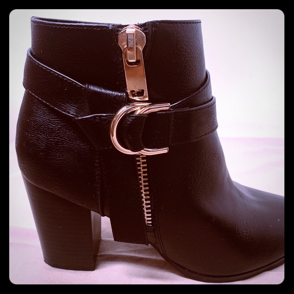 APT 9 Ankle Boots, SZ 8 Med, NEW